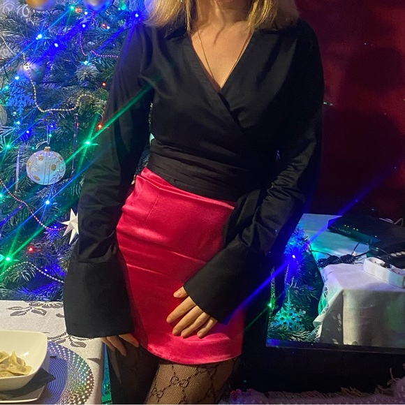 Banana Republic black elegant blouse tie on waist. - Picture 2 of 14